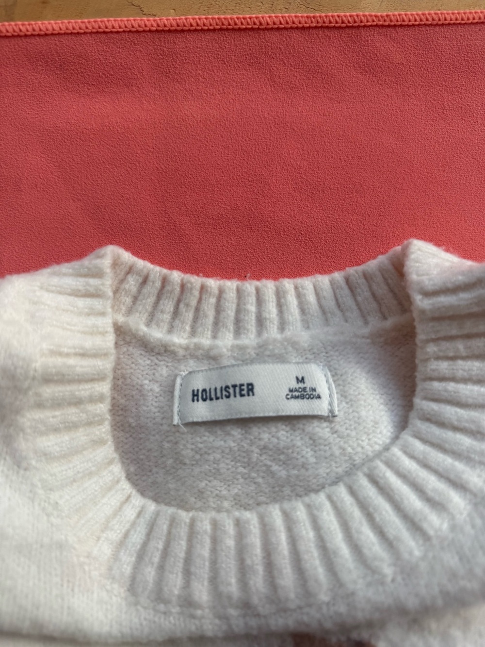 Hollister Women’s Cozy Sweater Color Cream/Off White Size Medium - Picture 6 of 7